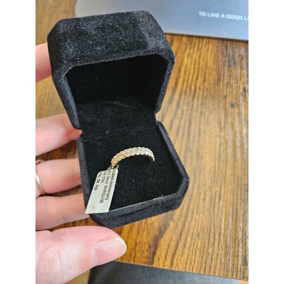 Beautiful Anniversary Ring 3x1.5mm Marquise Cubic Zirconia Gold-Tone Ring Size 8 - Picture 5 of 16